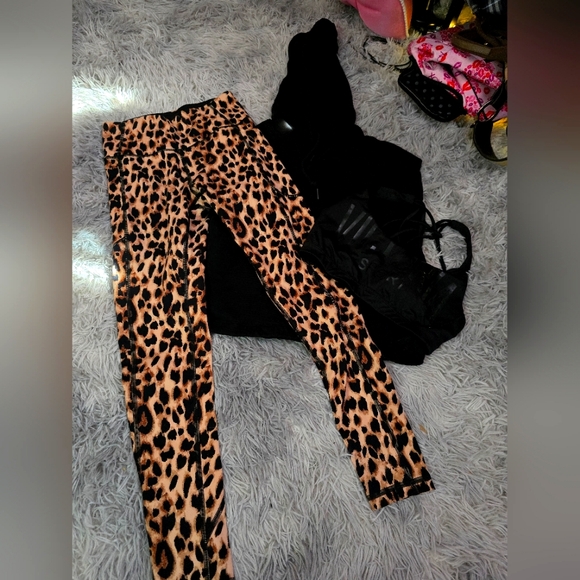 Victoria Secret Sports Bundle (XS)(3)(EUC)(READ DESCRIPTION) - Picture 1 of 8